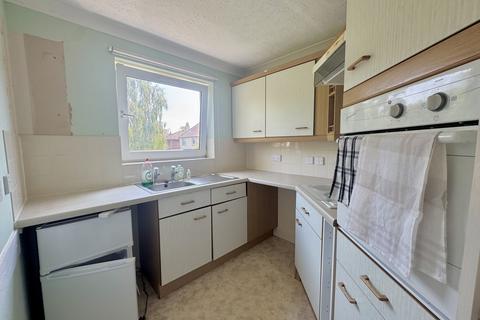 2 bedroom apartment for sale, Station Road, Thorpe Bay, Essex, SS1