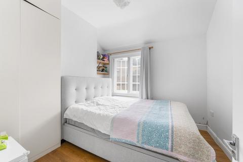 2 bedroom semi-detached house for sale, Kew Road, TW9