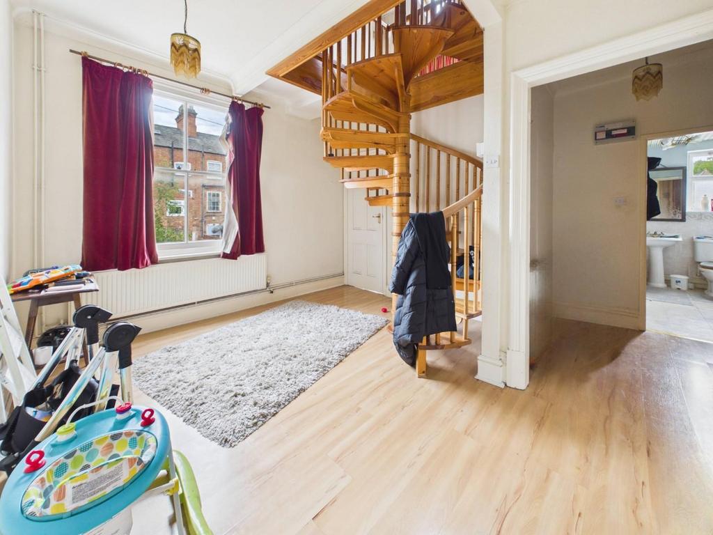 2 Flats, over 2250 sq feet accomm, Gotham Street, Leicester - More
