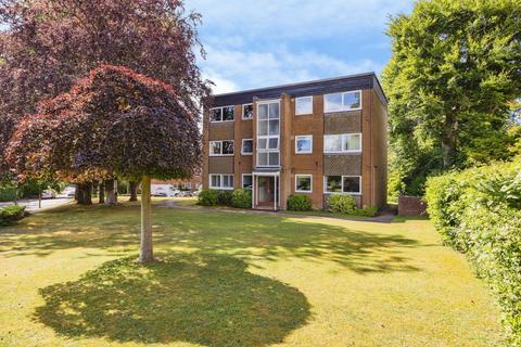 1 bedroom flat for sale, Rossiter Lodge, Rosetrees, Guildford, Surrey, GU1