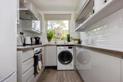1 bedroom flat for sale, Rossiter Lodge, Rosetrees, Guildford, Surrey, GU1