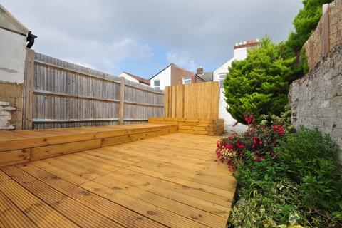 2 bedroom terraced house to rent, Landguard Road Southsea PO4