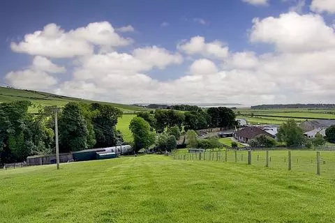3 bedroom property with land for sale - View 2