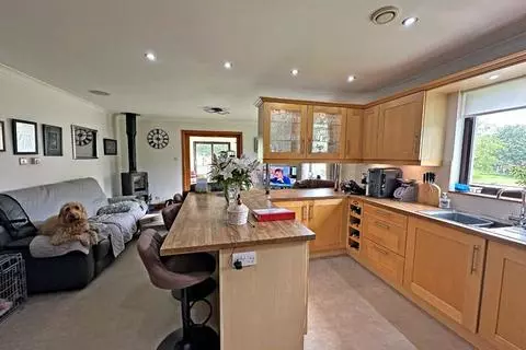 3 bedroom property with land for sale - View 5