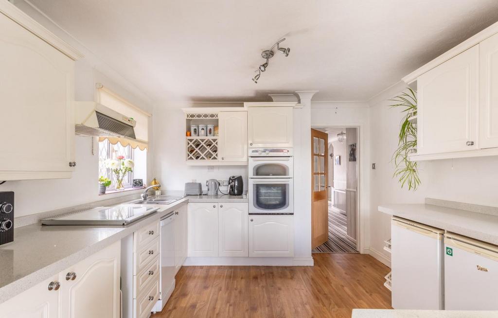 House in Brighton, Woodingdean - More