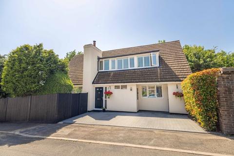 3 bedroom detached house for sale, Aldbourne Road, Burnham SL1
