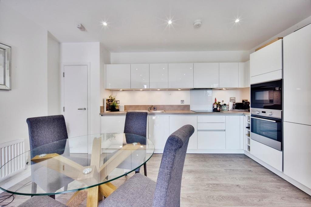 2 bedroom flat for sale