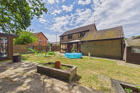 4 bedroom detached house for sale, Delville Close, Farnborough, Hampshire, GU14
