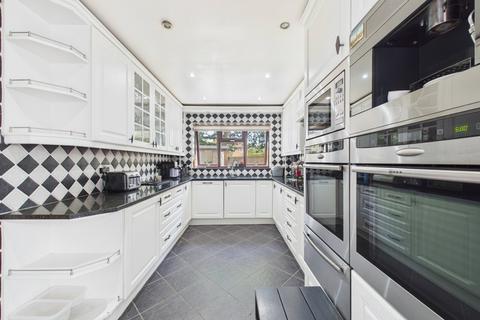 4 bedroom detached house for sale, Delville Close, Farnborough, Hampshire, GU14