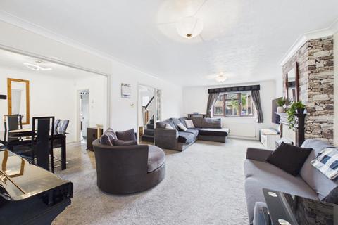 4 bedroom detached house for sale, Delville Close, Farnborough, Hampshire, GU14