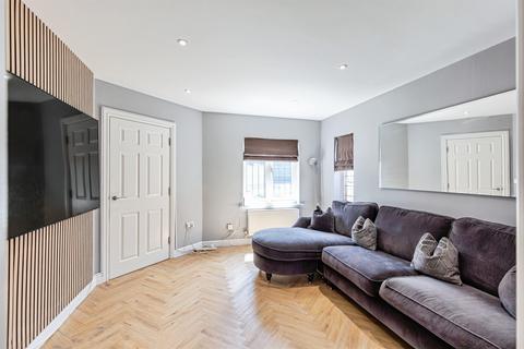 3 bedroom semi-detached house for sale, Thornbridge Close, Rushden