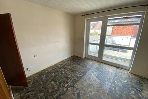 2 bedroom flat for sale, Winton Road, Petersfield, Hampshire