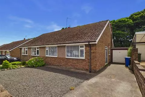 2 bedroom semi-detached bungalow to rent