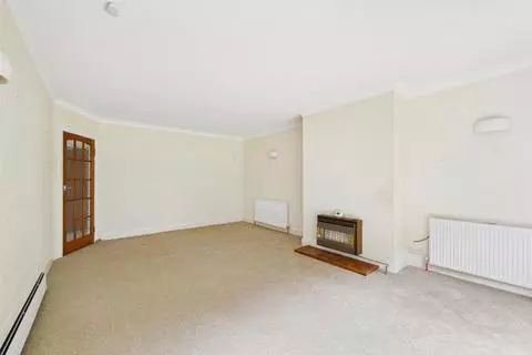 2 bedroom semi-detached bungalow to rent - View 3