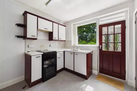 2 bedroom semi-detached bungalow to rent - View 4