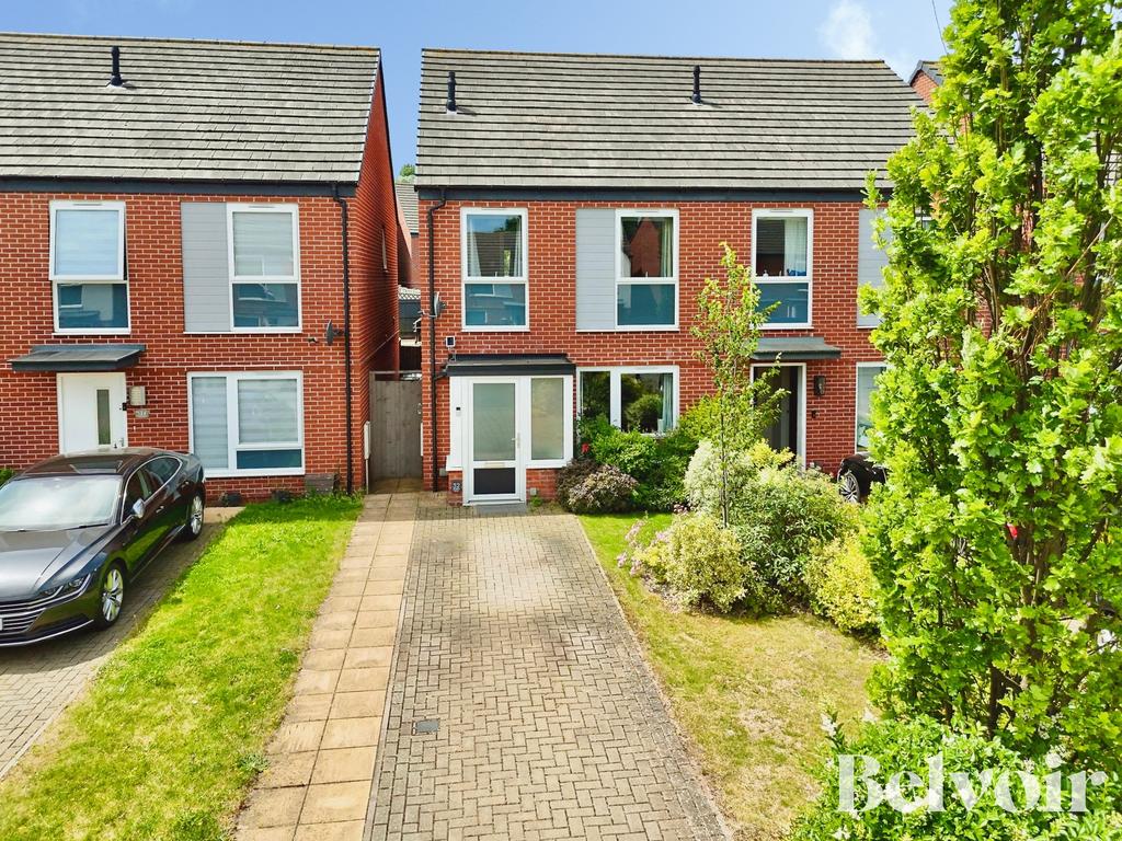 4 bedroom semi-detached house for sale