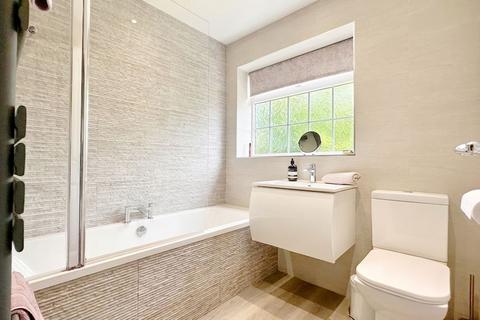 4 bedroom detached house for sale, Kettleshulme Way, Poynton, SK12