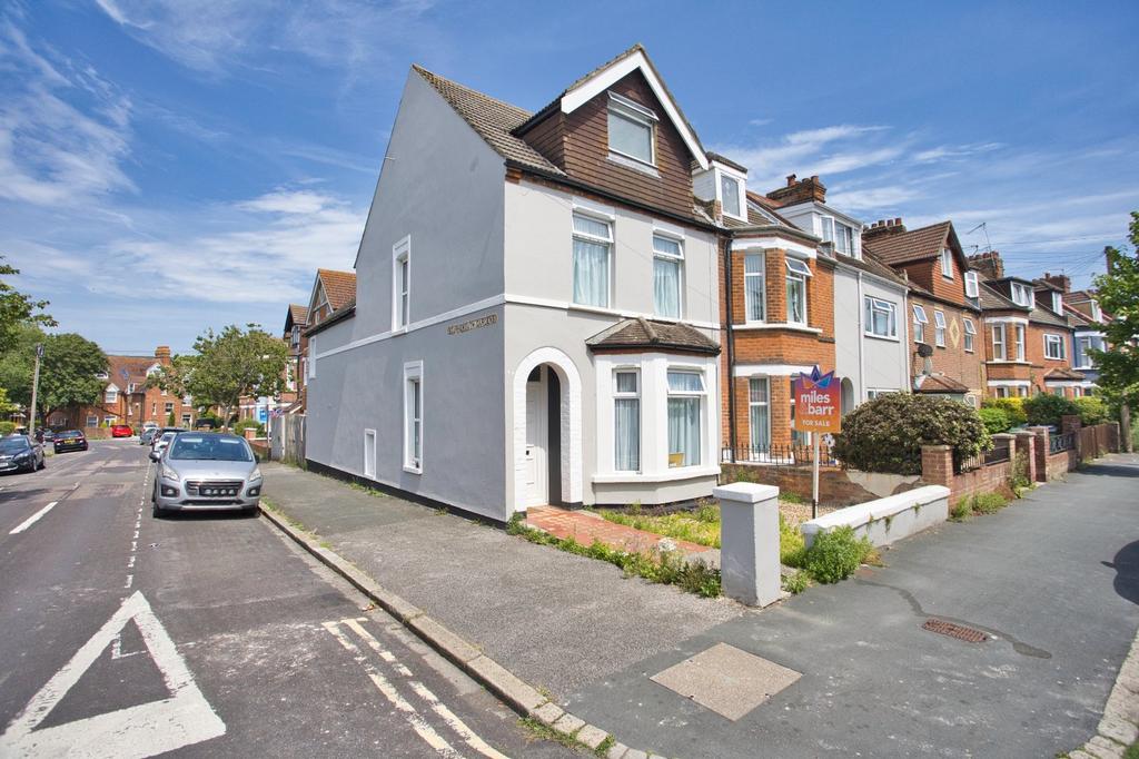 4 bedroom end of terrace house for sale