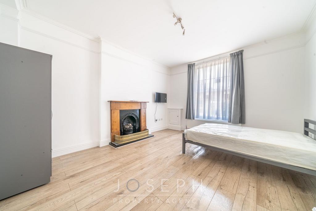 1 bedroom in a house share to rent