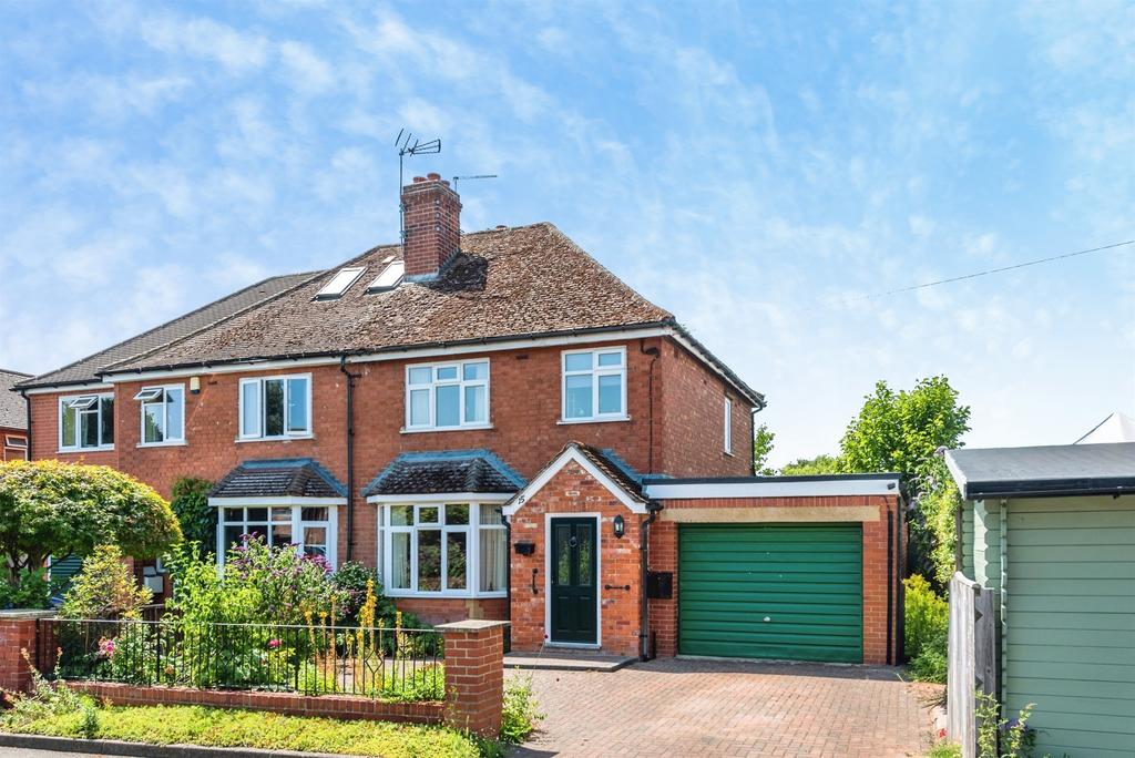 3 bedroom semi-detached house for sale