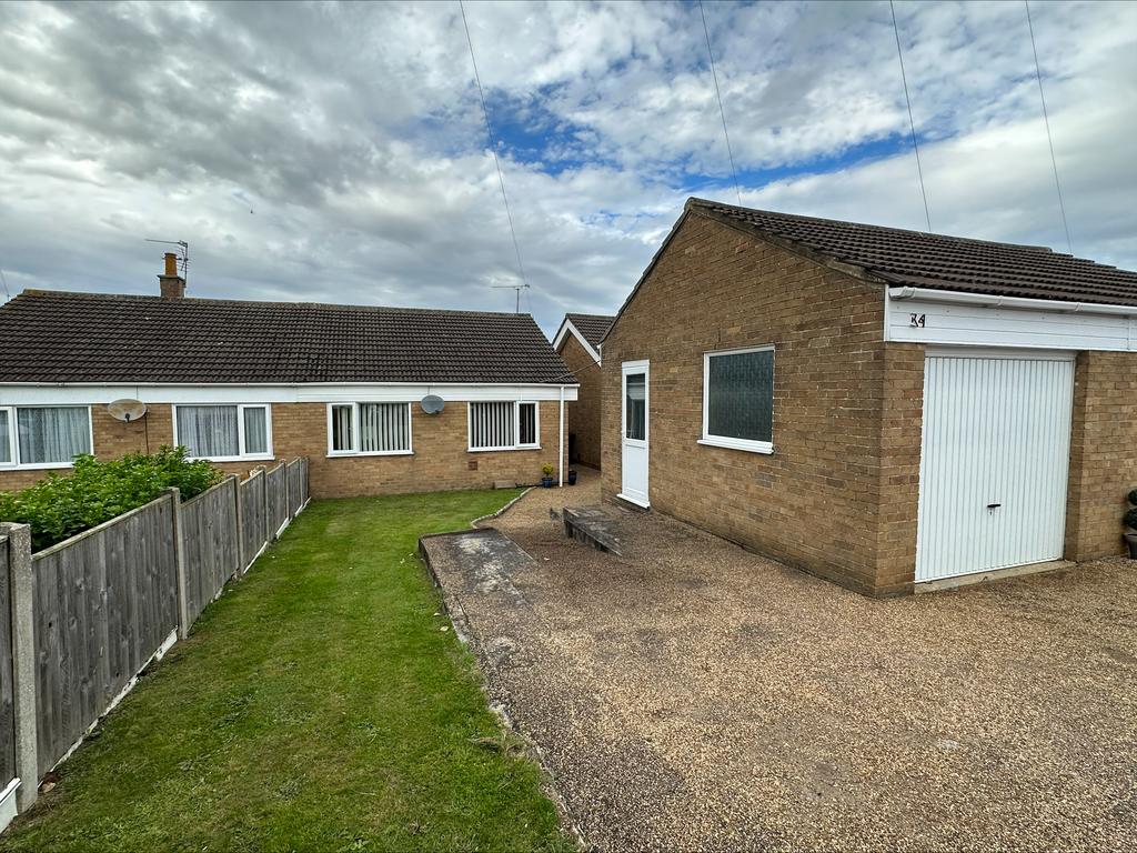 2 bedroom semi-detached bungalow to rent