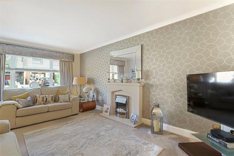 4 bedroom detached house for sale, Crossview Place, Baillieston, Glasgow, G69