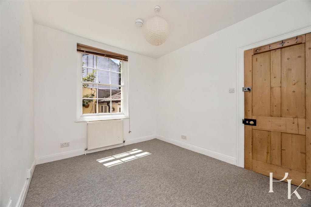 Howard Terrace, Brighton BN1 - More