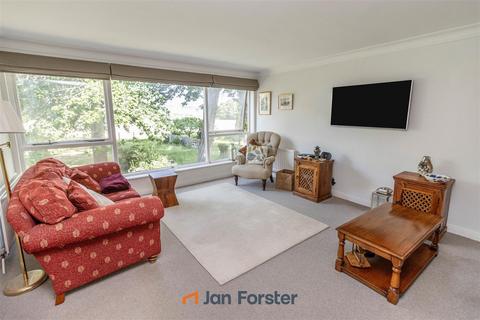2 bedroom apartment for sale, Low Gosforth Court, Newcastle Upon Tyne