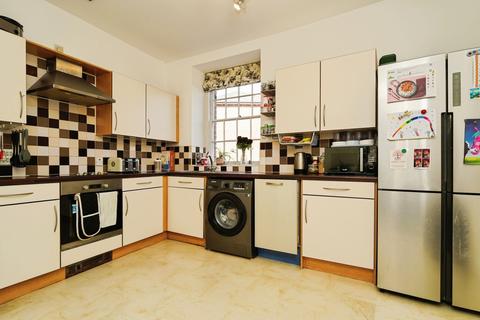 3 bedroom flat for sale, The Crescent, GLOUCESTER, Gloucestershire, GL1