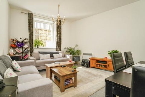 3 bedroom flat for sale, The Crescent, GLOUCESTER, Gloucestershire, GL1