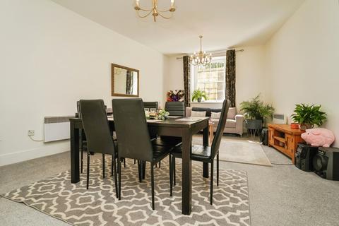 3 bedroom flat for sale, The Crescent, GLOUCESTER, Gloucestershire, GL1