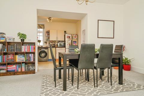 3 bedroom flat for sale, The Crescent, GLOUCESTER, Gloucestershire, GL1