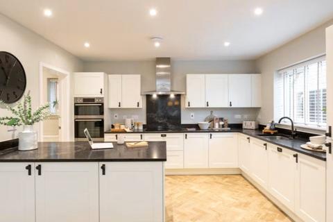 4 bedroom detached house for sale, Winchester Road, Beggarwood, Basingstoke
