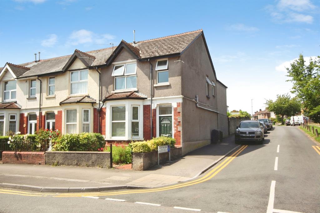 3 bedroom end of terrace house for sale