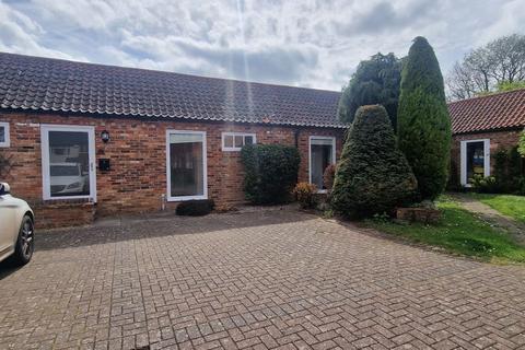2 bedroom semi-detached bungalow to rent, Vine Farmyard, Newark NG23