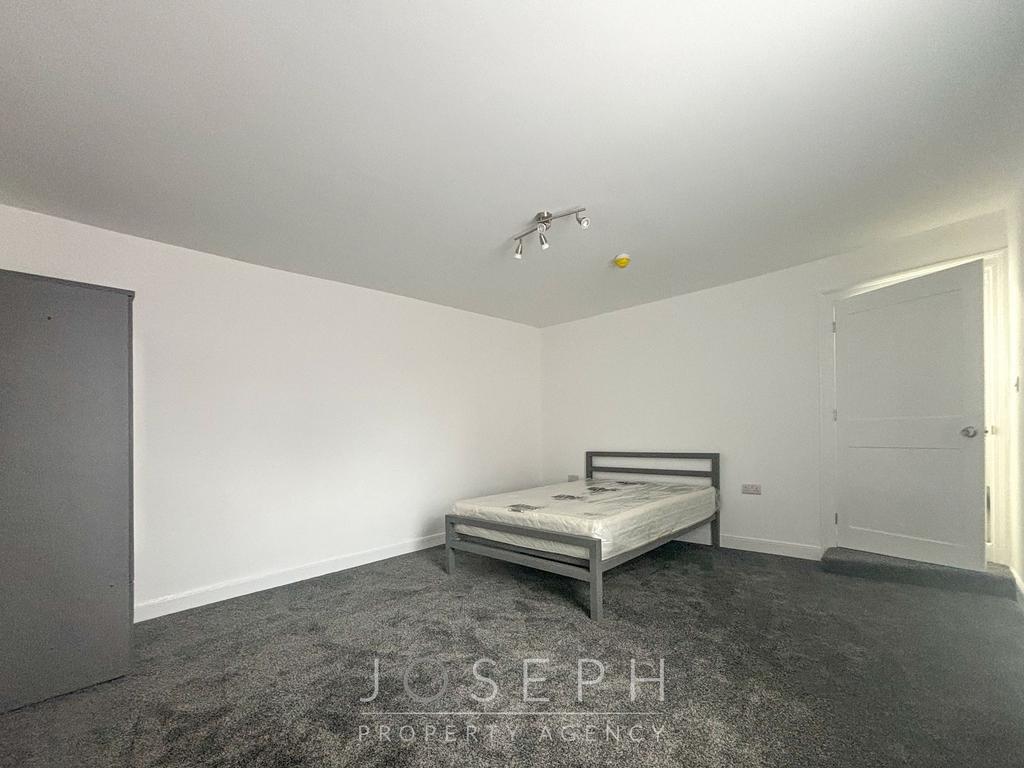 1 bedroom in a house share to rent