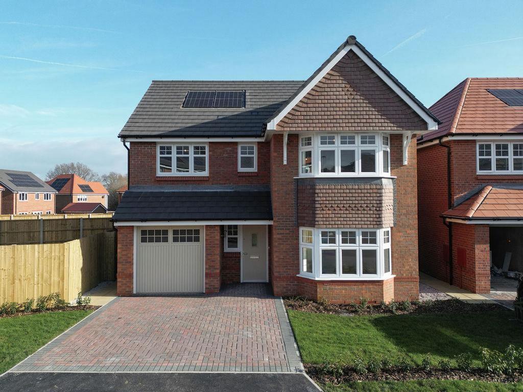 4 bedroom detached house for sale