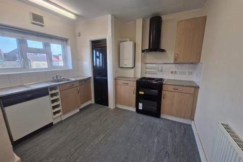 2 bedroom flat to rent, Aldborough Court, Ilford IG2
