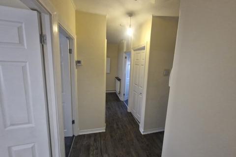 2 bedroom flat to rent, Aldborough Court, Ilford IG2