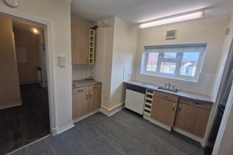2 bedroom flat to rent, Aldborough Court, Ilford IG2