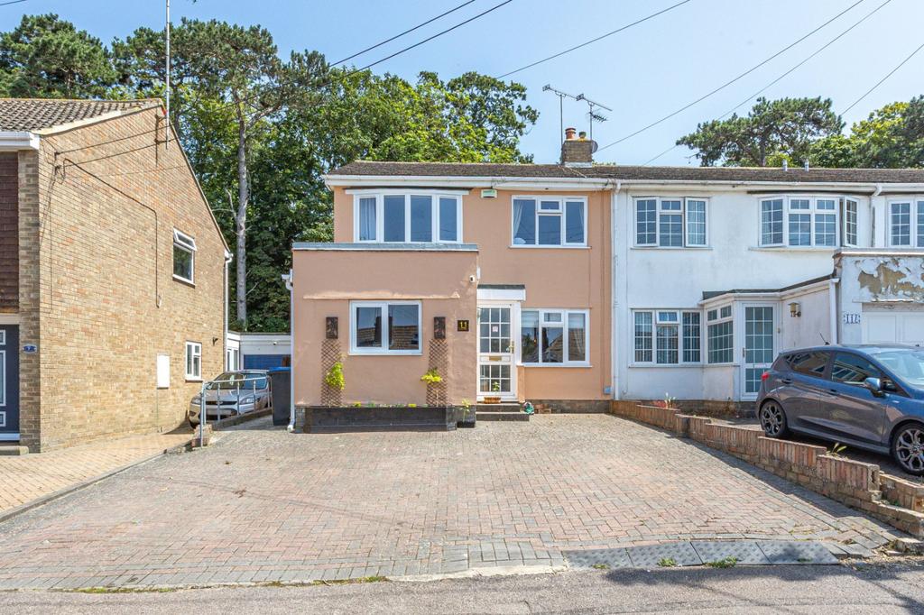 4 bedroom end of terrace house for sale
