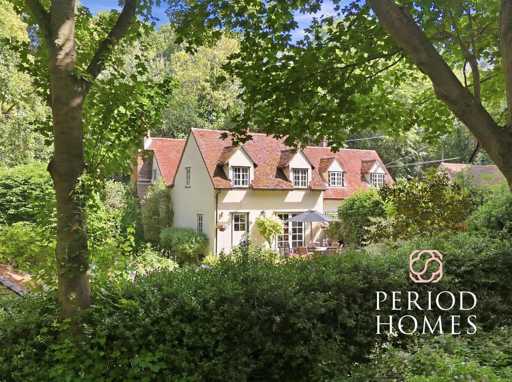 Detached house exterior, garden