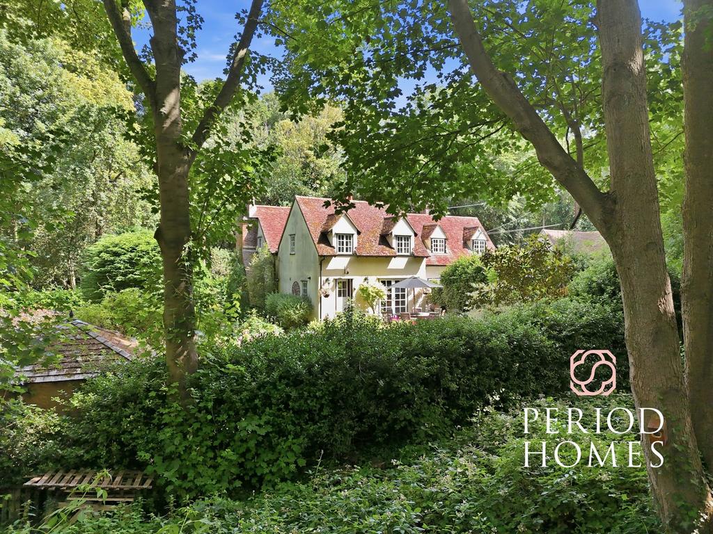 Detached house exterior, garden