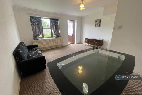 3 bedroom end of terrace house to rent, Halbutt St, Dagenham, RM9