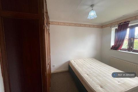 3 bedroom end of terrace house to rent, Halbutt St, Dagenham, RM9