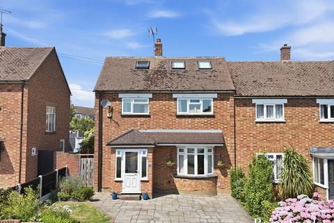 Avon Road, Upminster, RM14
