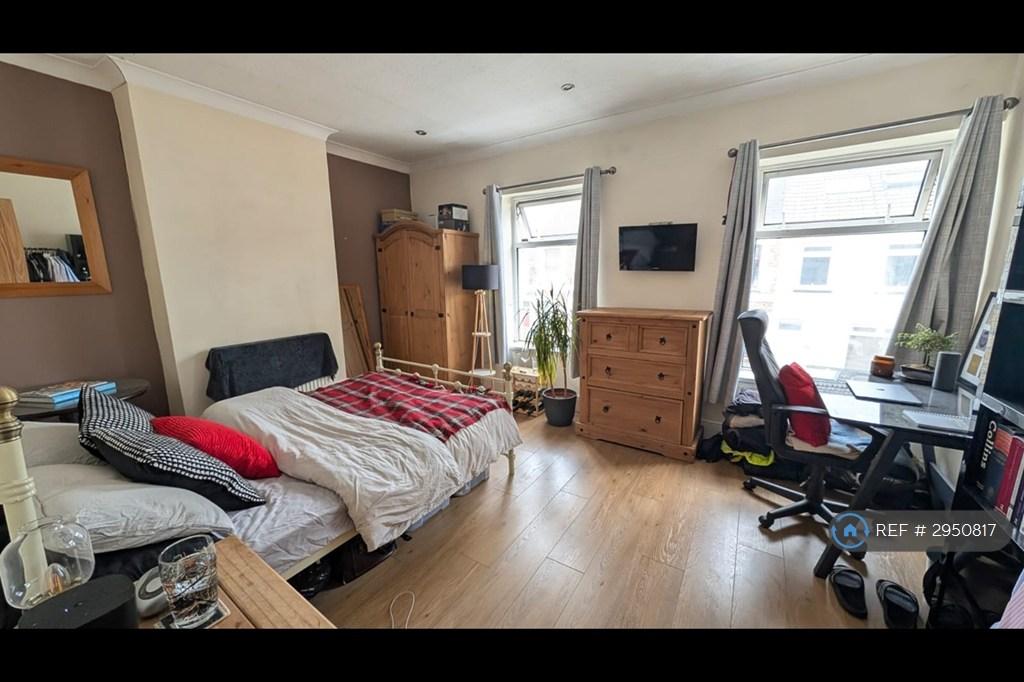 Daniel St, Cardiff, CF24 - More