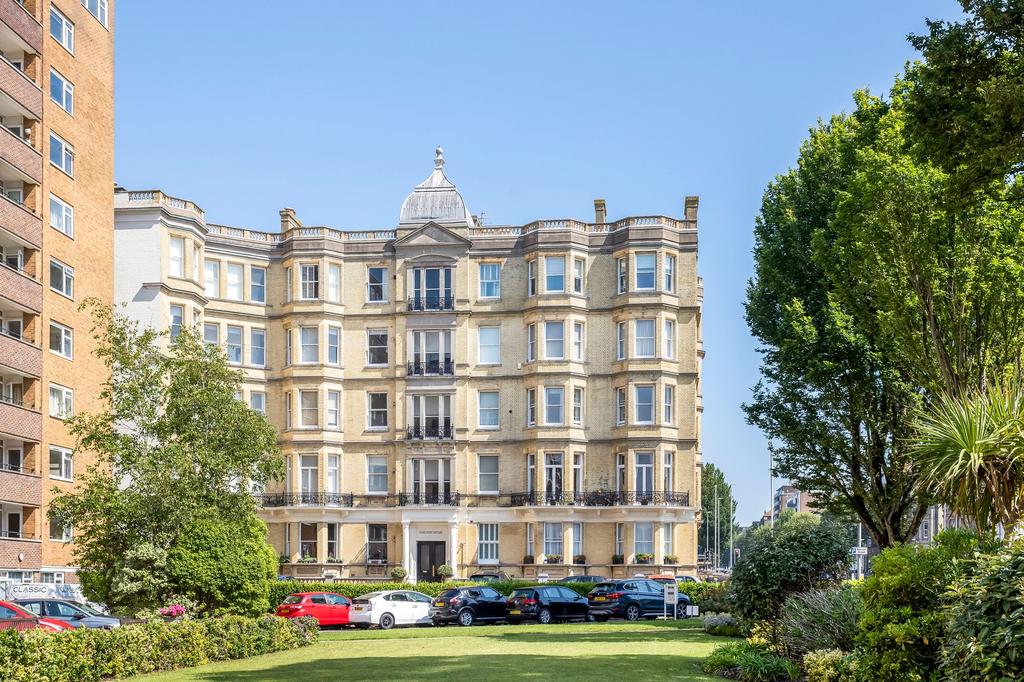 2 bedroom flat for sale