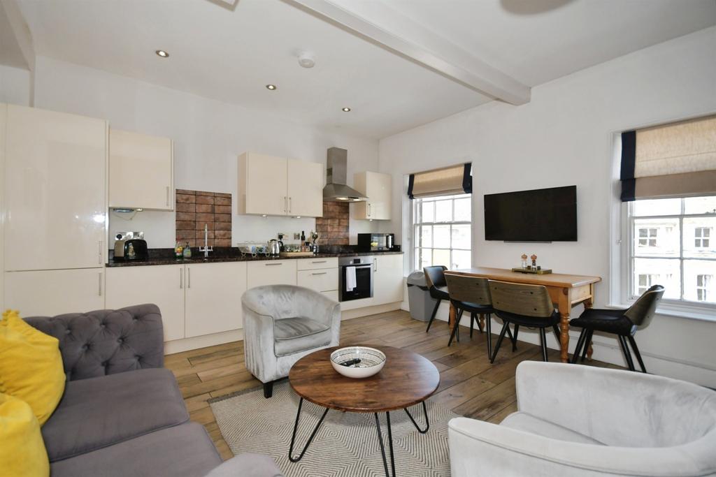 2 bedroom flat for sale
