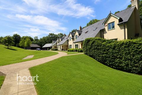 Magnolia Crescent, Brentwood